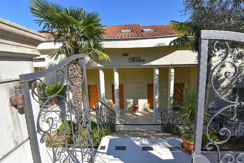 Villa Alba, Apartment Katja - With Swimming Pool Icici 0*,